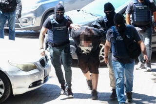 Εμπρησμοί στη Θεσσαλονίκη: Υπό δρακόντεια μέτρα στα δικαστήρια οι συλληφθέντες για το θάνατο της Βάγιας Νέστορα