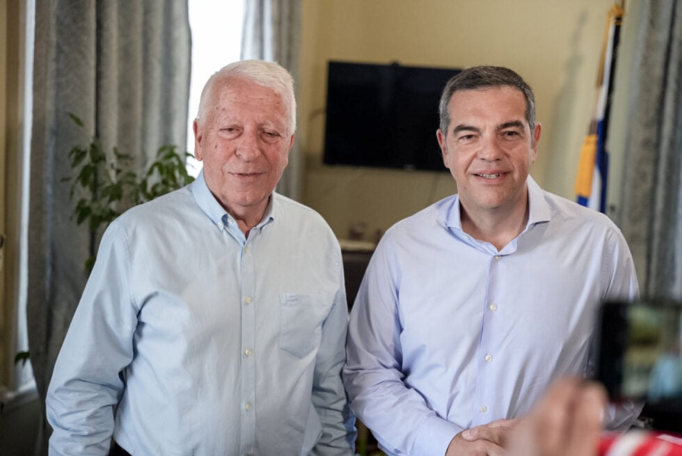 Θερμή υποδοχή Τσίπρα από τον περιφερειάρχη στη Λέσβο: «Φοιτητή μου…» – «Είχα πάρει 9 στο μάθημά του»
