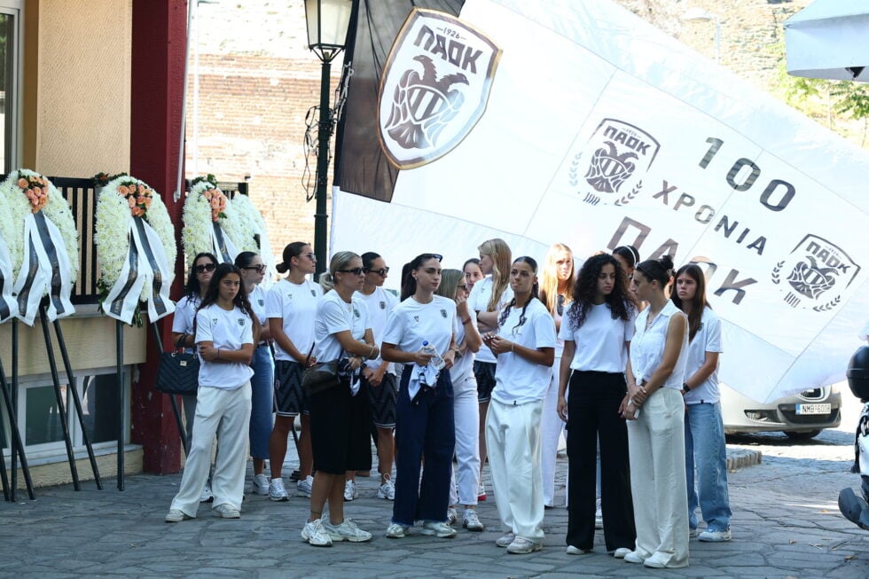 Λευκά μπαλόνια στην κηδεία της 15χρονης αθλήτριας του ΠΑΟΚ: «Καλό ταξίδι στο πιο όμορφο κορίτσι» [εικόνες]