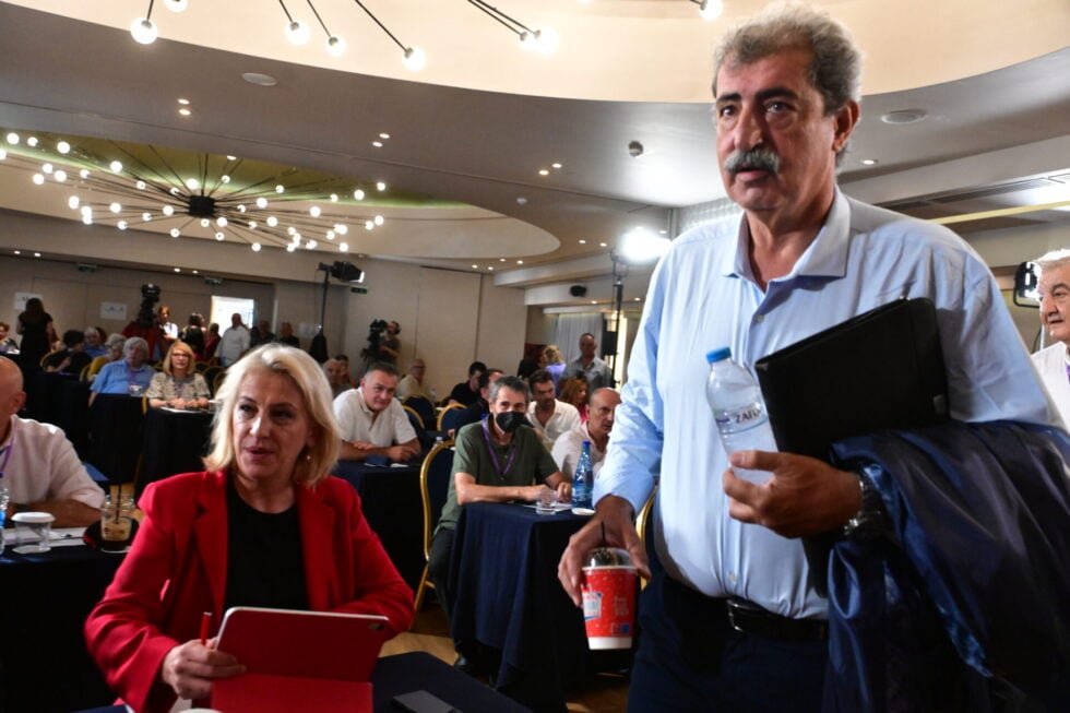 Συνεδρίαση της ΚΕ του ΣΥΡΙΖΑ: «Οφείλουμε να ανατάξουμε το κόμμα μας», λέει η Ρένα Δούρου