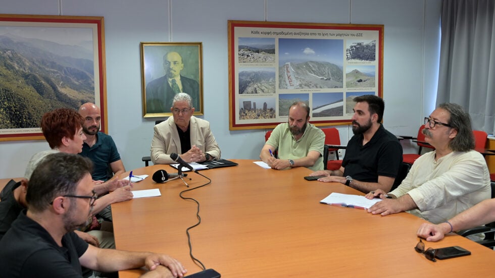 Συνάντηση Κουτσούμπα με την ΑΔΕΔΥ: «Την άρση μονιμότητας στο Δημόσιο θα την πληρώσει ο λαός»