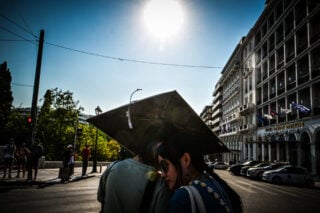 Στο κόκκινο η χώρα την Τετάρτη για καύσωνα και πυρκαγιές: Ποιες περιοχές μπαίνουν σε κατάσταση συναγερμού – Όλα τα μέτρα 