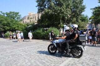 Επίθεση με μαχαίρι στην Ακρόπολη: «Μεμονωμένο περιστατικό» λέει ο ΕΟΤ – Στον εισαγγελέα ο 60χρονος δράστης