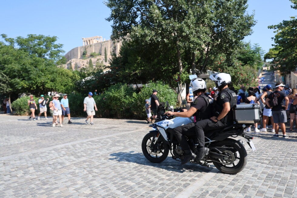 Επίθεση με μαχαίρι στην Ακρόπολη: «Μεμονωμένο περιστατικό» λέει ο ΕΟΤ – Στον εισαγγελέα ο 60χρονος δράστης