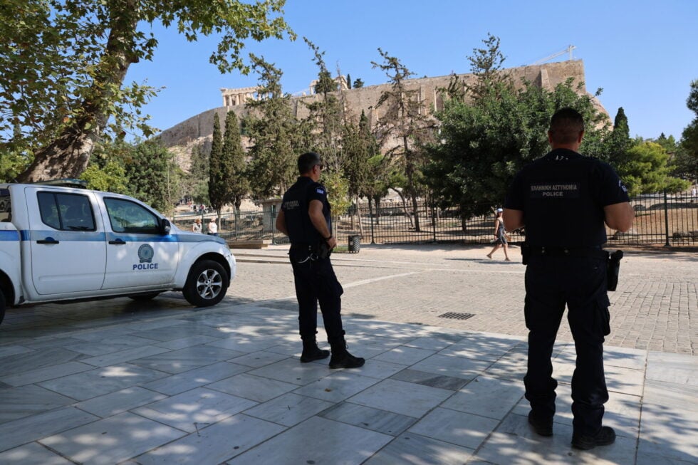 Επίθεση στην Ακρόπολη: Ποινική δίωξη για απόπειρα ανθρωποκτονίας στον 60χρονο