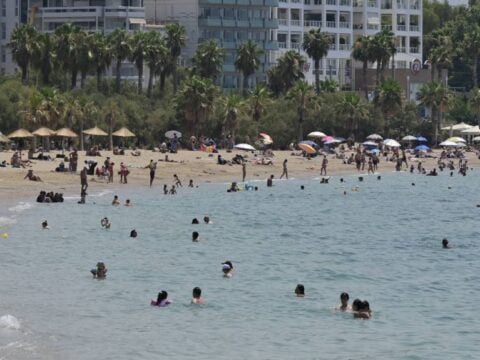 Στο «κόκκινο» ο υδράργυρος: Ξεπέρασε τους 41 βαθμούς – «Έρχεται ενίσχυση των ανέμων, προσοχή για πυρκαγιές» [βίντεο]