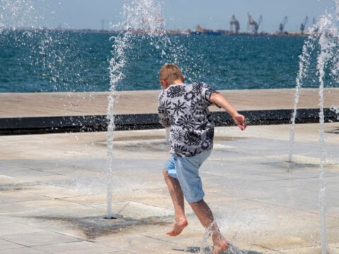 Έκτακτο δελτίο καιρού από την ΕΜΥ λόγω καύσωνα: Πού θα φτάσει τους 43 βαθμούς η θερμοκρασία την Τετάρτη