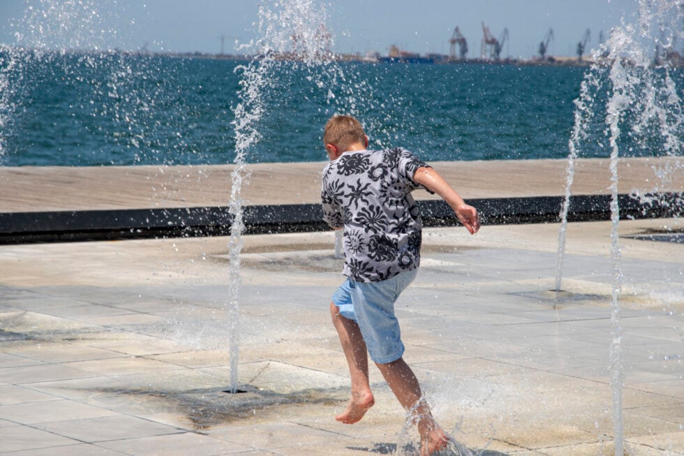 Έκτακτο δελτίο καιρού από την ΕΜΥ λόγω καύσωνα: Πού θα φτάσει τους 43 βαθμούς η θερμοκρασία την Τετάρτη