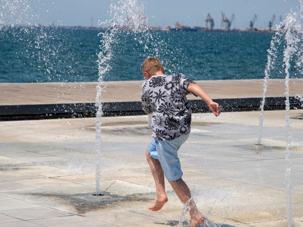 Έκτακτο δελτίο καιρού από την ΕΜΥ λόγω καύσωνα: Πού θα φτάσει τους 43 βαθμούς η θερμοκρασία την Τετάρτη