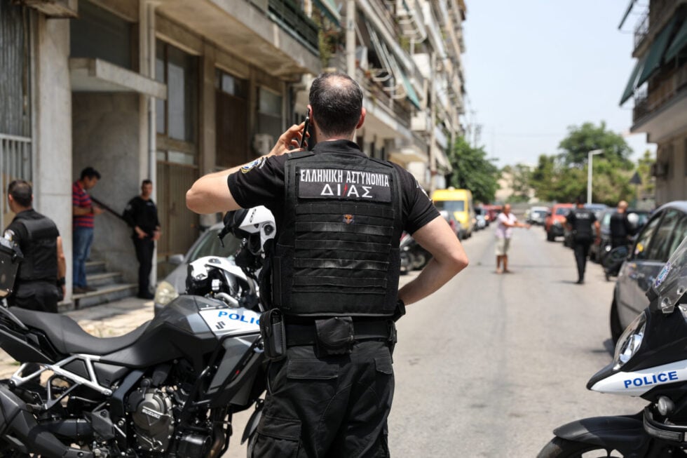 Συναγερμός στον Πειραιά: Οσμή αερίου από κλειστό βενζινάδικο – Εκκενώθηκαν πολυκατοικίες [εικόνες-βίντεο]