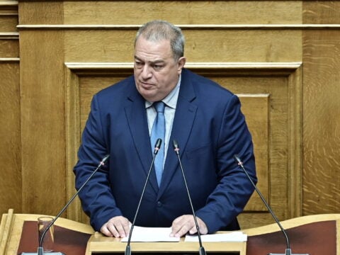 Συνταγματική Αναθεώρηση: Η κυβέρνηση αποσύρει το ασυμβίβαστο υπουργού – βουλευτή