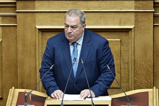 Συνταγματική Αναθεώρηση: Η κυβέρνηση αποσύρει το ασυμβίβαστο υπουργού – βουλευτή