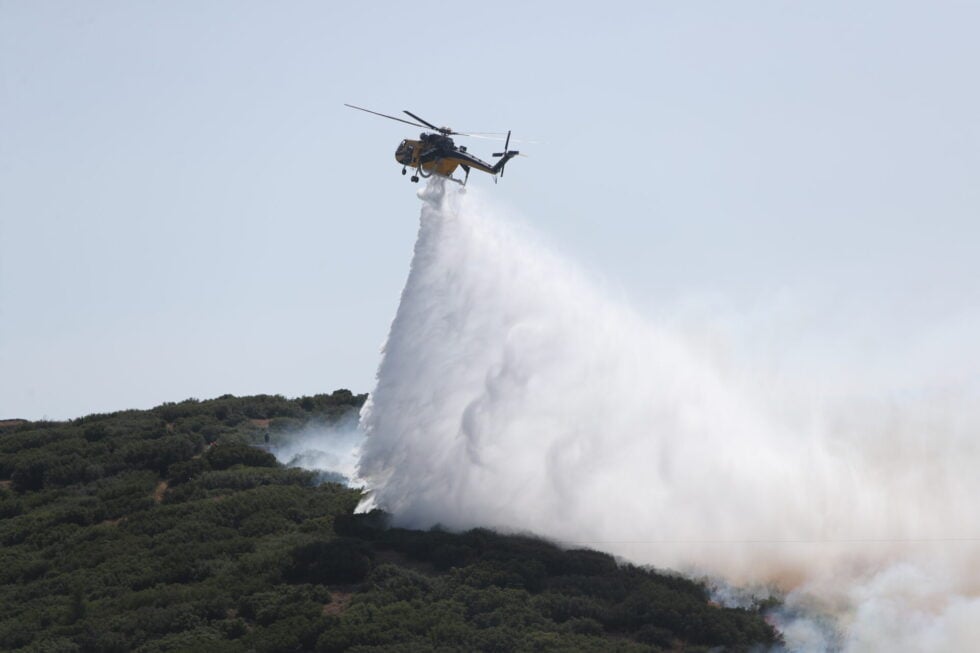 Θεσσαλονίκη: Φωτιά στο Δερβένι – Ήχησε το 112, επιχειρούν επτά εναέρια μέσα