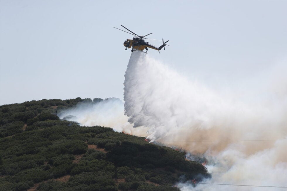 Θεσσαλονίκη: Φωτιά στο Δερβένι – Ήχησε το 112, επιχειρούν επτά εναέρια μέσα