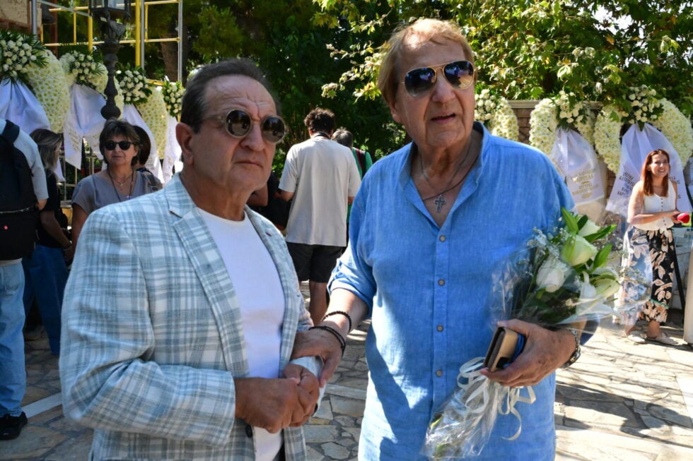 Μαίρη Λίντα: Τελευταίο αντίο στη μεγάλη κυρία του ελληνικού τραγουδιού [βίντεο – εικόνες]