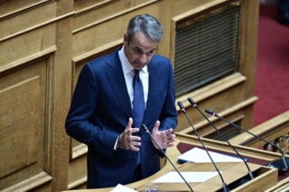Συνταγματική Αναθεώρηση: Live η ομιλία Μητσοτάκη στη Βουλή
