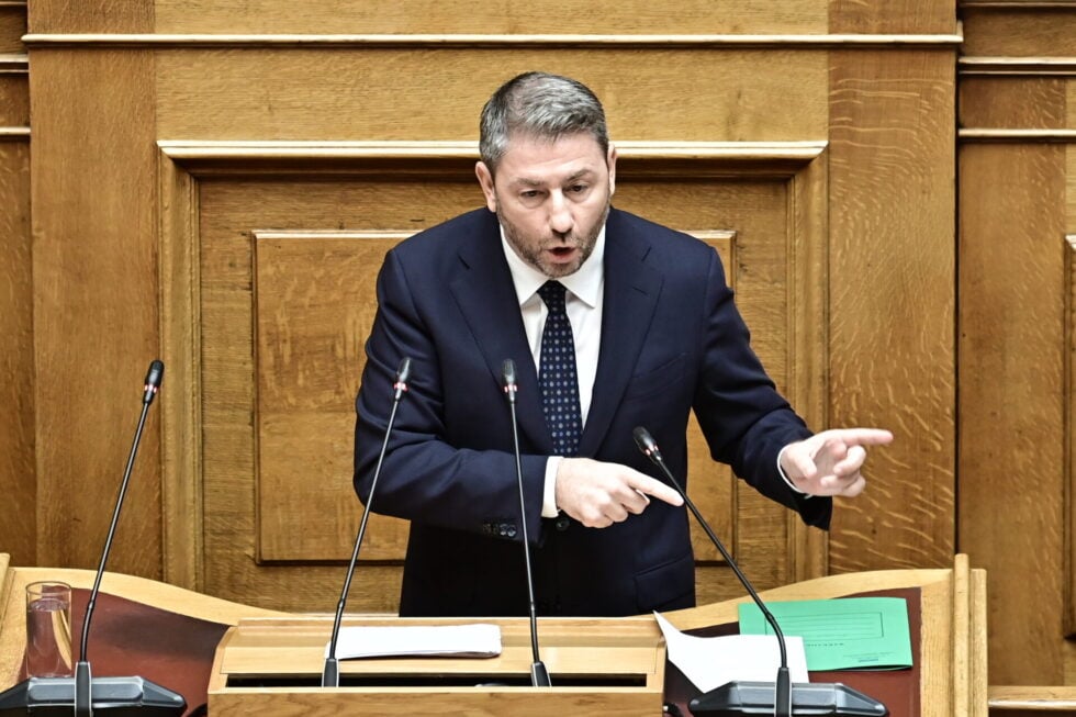 Ανδρουλάκης: «Ο Μητσοτάκης παραμένει πρωθυπουργός οργανώνοντας εκτροπές στη Βουλή και το Σύνταγμα»