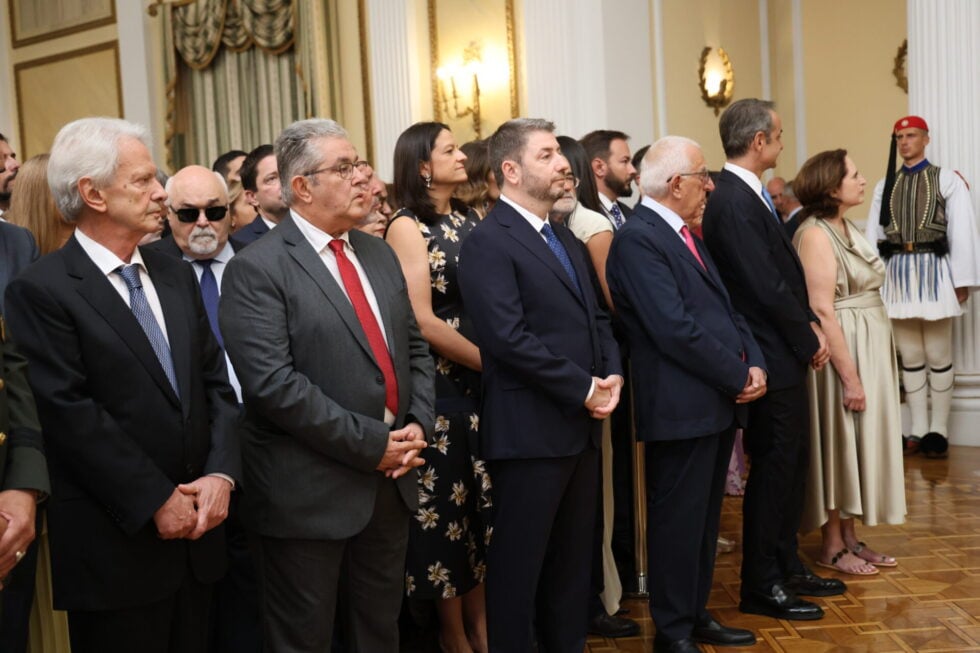 Δεξίωση για τα 52 χρόνια της Δημοκρατίας: Οι παρουσίες, οι ηχηρές απουσίες και το μήνυμα Τασούλα [εικόνες – βίντεο]