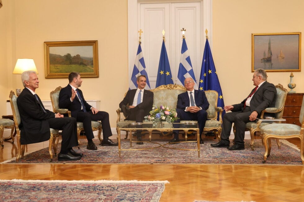 Δεξίωση για τα 52 χρόνια της Δημοκρατίας: Οι παρουσίες, οι ηχηρές απουσίες και το μήνυμα Τασούλα [εικόνες – βίντεο]