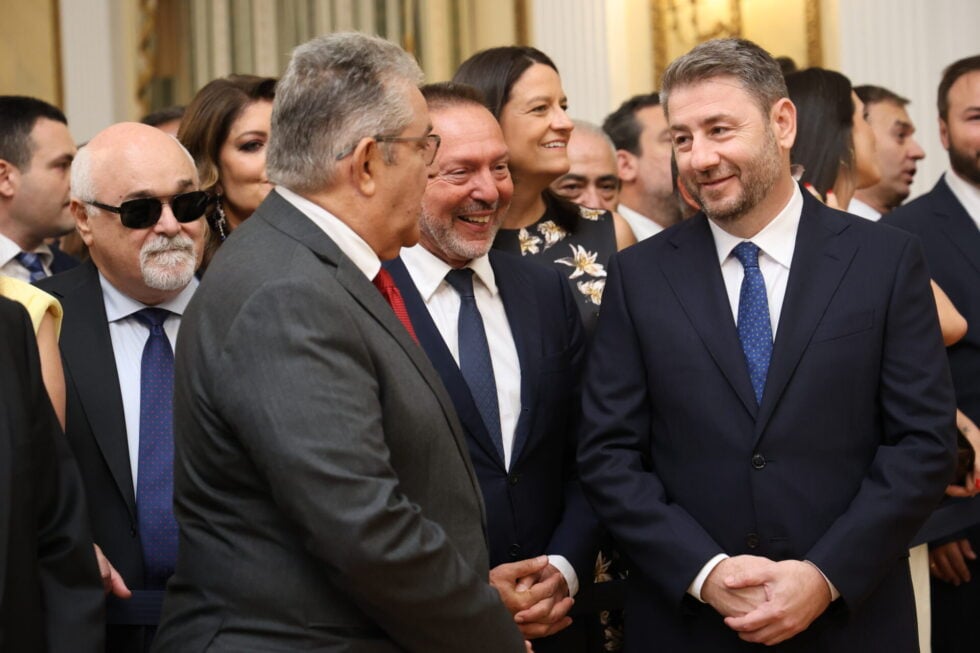 Γιορτή της Δημοκρατίας: Τα πηγαδάκια για τις εκλογές στο προεδρικό και η ατάκα για debate με διαδικασίες… ΑΣΕΠ