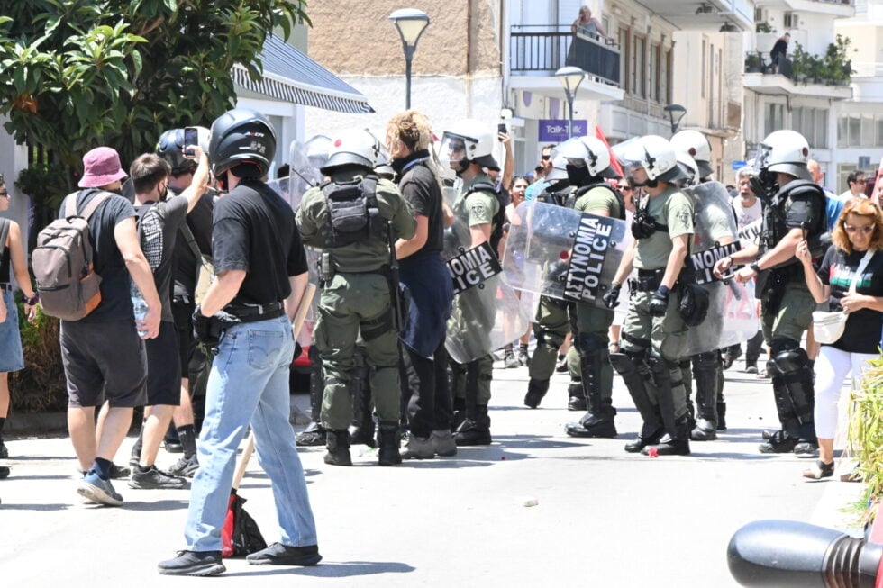 Άργος: Πορεία για τη δολοφονία του Θοδωρή από αστυνομικούς – Χρήση χημικών έκαναν τα ΜΑΤ [εικόνες]