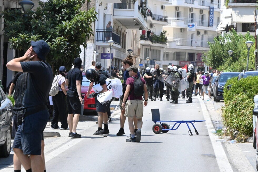 Άργος: Πορεία για τη δολοφονία του Θοδωρή από αστυνομικούς – Χρήση χημικών έκαναν τα ΜΑΤ [εικόνες]
