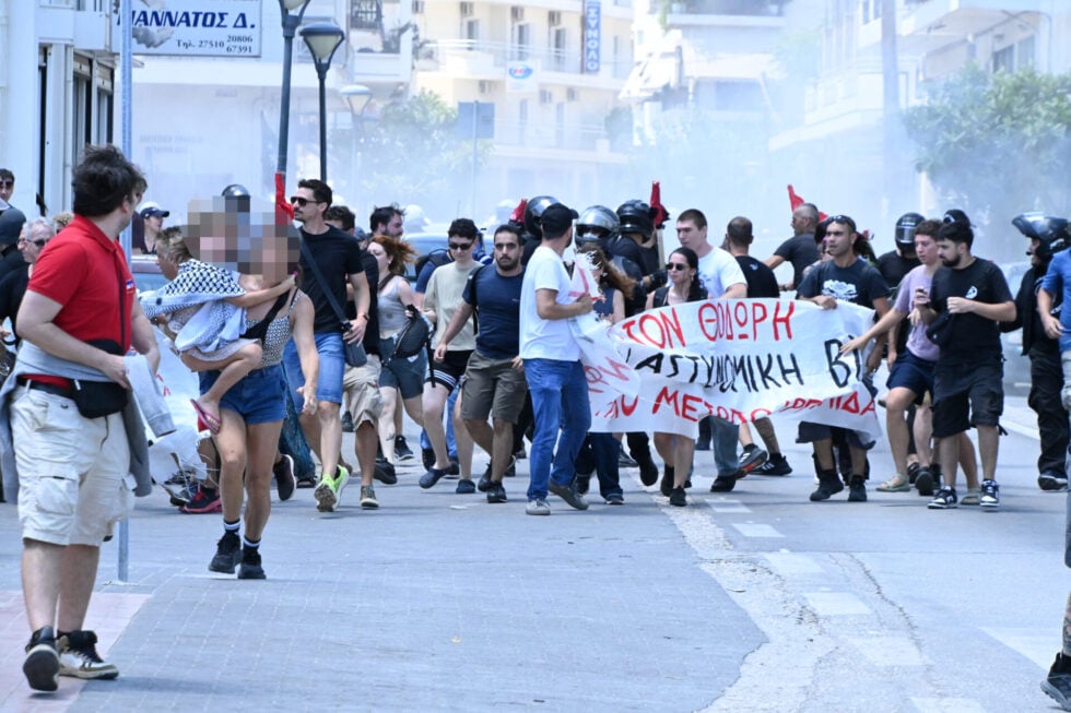 Άργος: Πορεία για τη δολοφονία του Θοδωρή από αστυνομικούς – Χρήση χημικών έκαναν τα ΜΑΤ [εικόνες]
