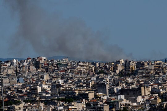 Φωτιά στην Πυλαία Θεσσαλονίκης: Εκκενώνεται μέρος της περιοχής – Επιχειρούν 7 εναέρια μέσα [εικόνες – βίντεο]