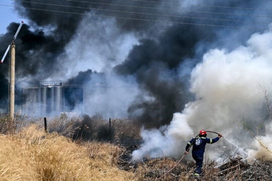Φονική έκρηξη στην Κορινθία: Συγκλονίζουν οι μαρτυρίες – «Πέσαμε από τις καρέκλες μέσα στο σπίτι» [βίντεο]