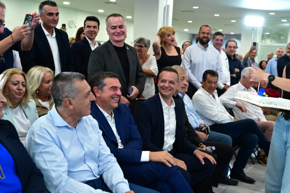 Η έκπληξη στον Αλέξη Τσίπρα για τα γενέθλιά του [βίντεο]