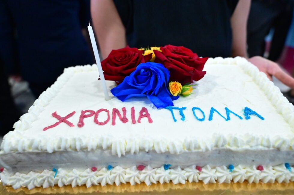 Η έκπληξη στον Αλέξη Τσίπρα για τα γενέθλιά του [βίντεο]