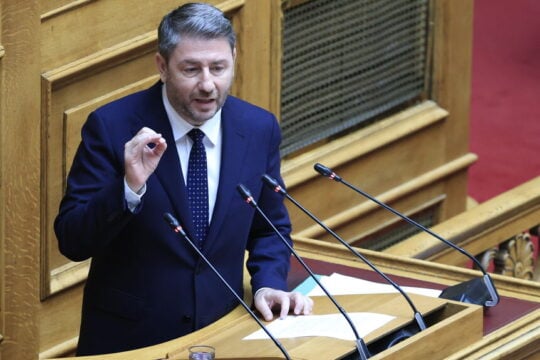 Υγεία και ακρίβεια στη φαρέτρα του ΠΑΣΟΚ