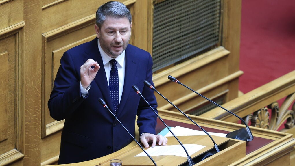 Ανδρουλάκης κατά Μητσοτάκη στη Βουλή για το Σύνταγμα – Η θέση του ΠΑΣΟΚ για άρθρο 16 και ιδιωτικά πανεπιστήμια