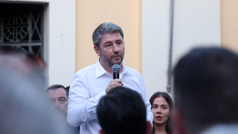 Επιφυλάξεις ΠΑΣΟΚ για τα περί νέου διπολισμού: «Όταν ήμασταν εμείς στο 16% δεν είχαμε ανατροπή, τώρα έχουμε;»