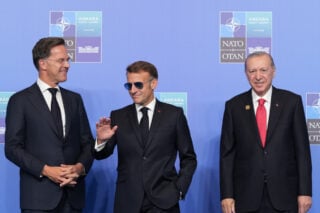 Τουρκία – Σύνοδος ΝΑΤΟ: Ο Ερντογάν δώρισε σε κάθε ηγέτη, ένα στυλό με χαραγμένο το όνομά του [εικόνες – βίντεο]