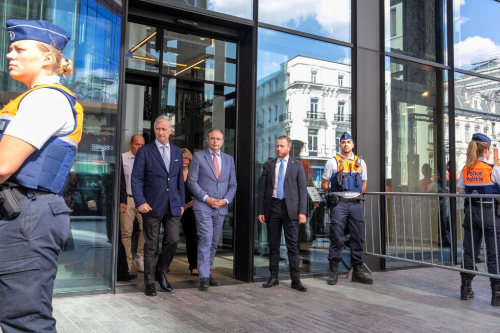 Εφιάλτης στις Βρυξέλλες: 6 εργάτες νεκροί στην πυρκαγιά σε εργοτάξιο – Το ασανσέρ που έγινε παγίδα θανάτου [εικόνες – βίντεο]