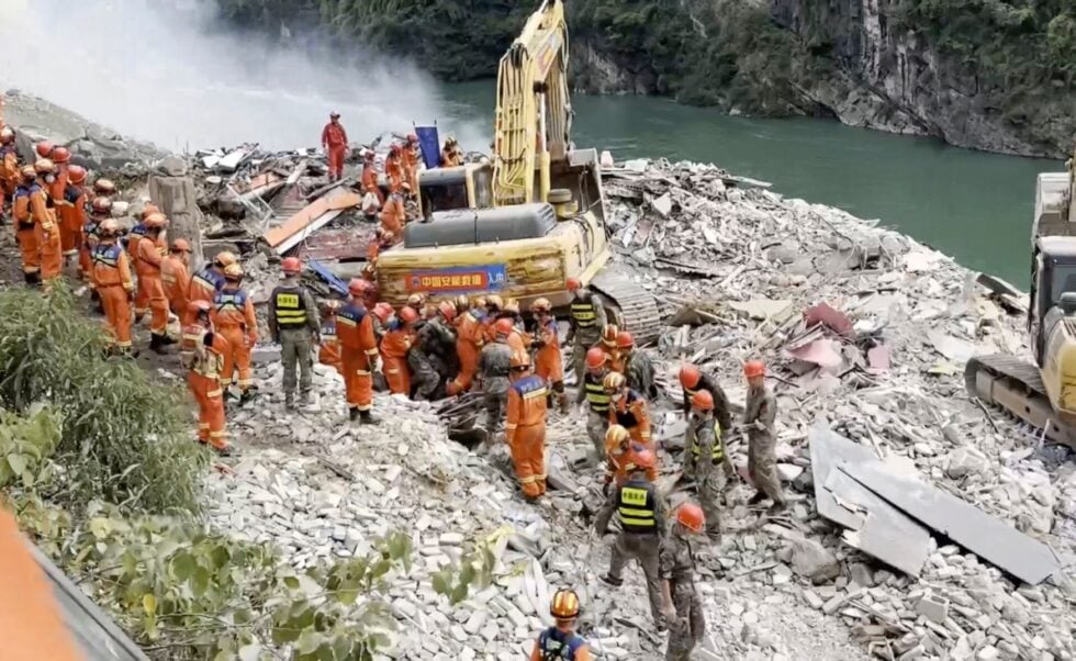 Κίνα: Τουλάχιστον 8 νεκροί και 34 αγνοούμενοι σε κατολίσθηση [εικόνες – βίντεο]