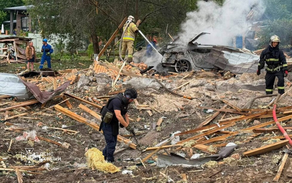 Νέες ρωσικές επιθέσεις στην Ουκρανία με 15 νεκρούς και πάνω από 100 τραυματίες – Σφοδρή αντίδραση από Κίεβο και ΕΕ
