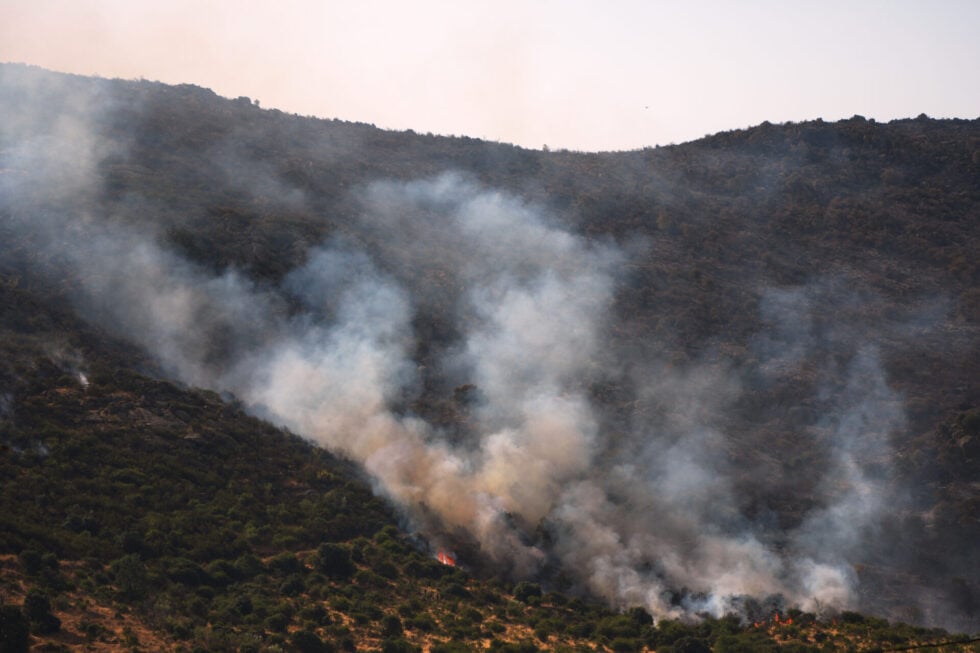 Πύρινος εφιάλτης σε Γαλλία και Ισπανία: Ενώθηκαν τα δύο σύννεφα καπνού – Ένας νεκρός στη Βαλένθια [εικόνες – βίντεο]