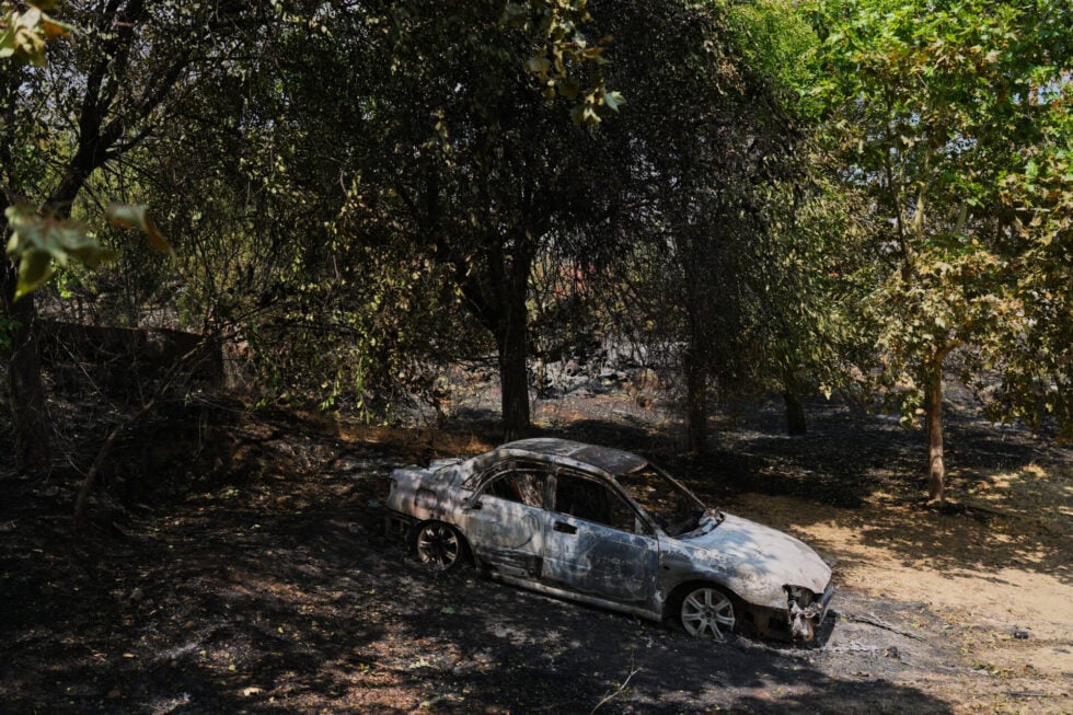 Πύρινος εφιάλτης σε Γαλλία και Ισπανία: Ενώθηκαν τα δύο σύννεφα καπνού – Ένας νεκρός στη Βαλένθια [εικόνες – βίντεο]