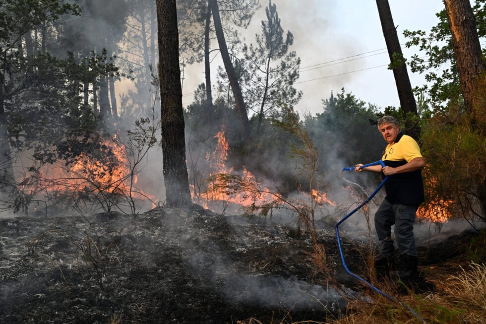 Βιβλικές καταστροφές σε Γαλλία και Ισπανία: Οι φλόγες πλέον έξω από το Μπορντό – Τεράστιες εκτάσεις έγιναν κρανίου τόπος