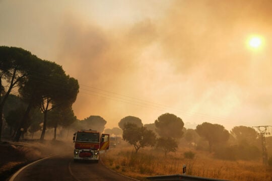 Βιβλικές καταστροφές σε Γαλλία και Ισπανία: Οι φλόγες πλέον έξω από το Μπορντό – Τεράστιες εκτάσεις έγιναν κρανίου τόπος