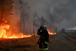 Γαλλία – Ισπανία: Οι μεγα-πυρκαγιές φέρνουν πολιτικές αντιπαραθέσεις