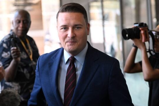 Γουες Στρίτινγκ: Ποιος είναι ο νέος υπουργός Άμυνας της Βρετανίας – Η ασυνήθιστη λεπτομέρεια για την οικογένειά του