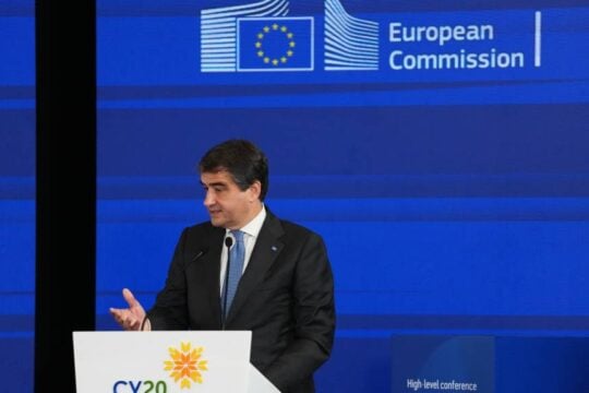 Politico: Κινητικότητα στις Βρυξέλλες για το Κυπριακό – Διάθεση για νέα πνοή στις συνομιλίες επανένωσης