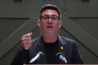 Άντι Μπέρναμ: «Εν αναμονή» πρωθυπουργός
