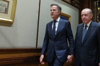 «Χεράκι-χεράκι» Ερντογάν και Ρούτε στη Σύνοδο του ΝΑΤΟ