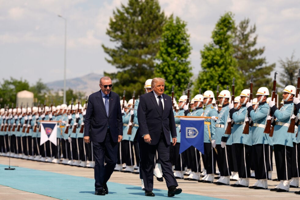 Ο Τραμπ στη Σύνοδο του ΝΑΤΟ: Το παζάρι με τον Ερντογάν για τα F-35 και οι αιχμές σε Ευρωπαίους