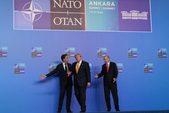 Σύνοδος ΝΑΤΟ: Ακλόνητη δέσμευση στη συλλογική άμυνα, εξοπλιστικά 50 δισ. και βοήθεια στην Ουκρανία