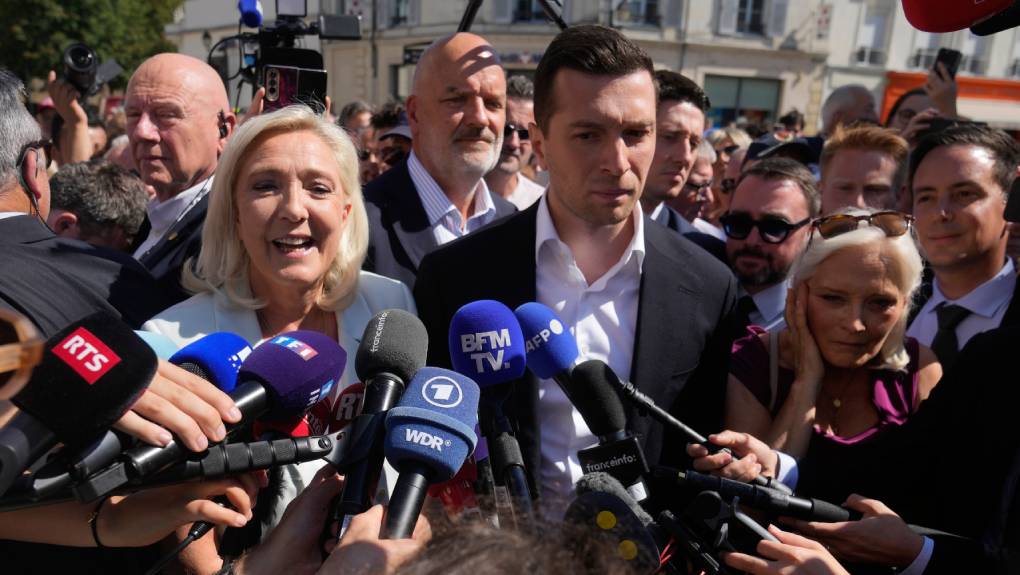 Η Λεπέν παίζει τα ρέστα της: Ξεκινά προεκλογική εκστρατεία, παρά την καταδίκη της